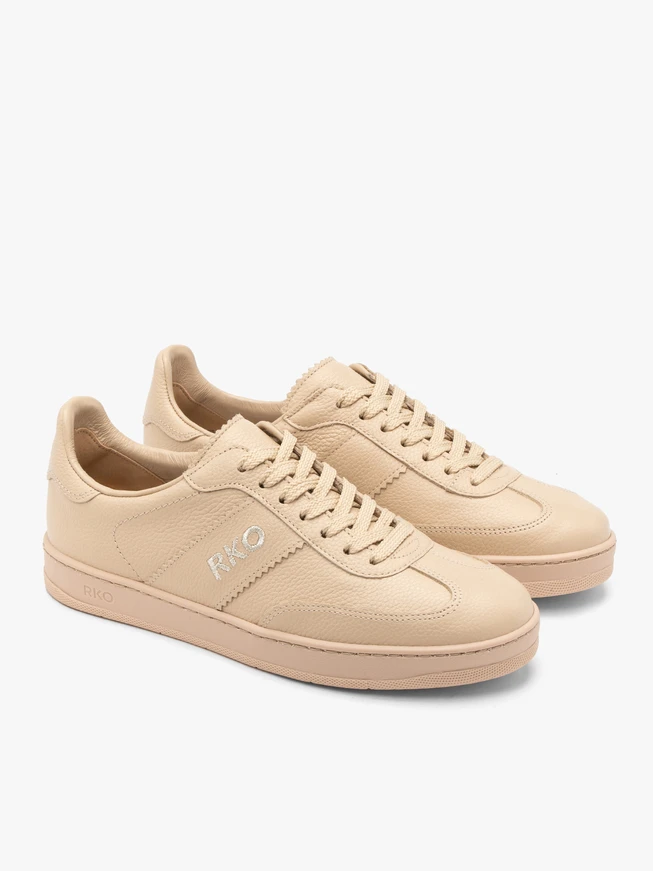 Beige flat shoes