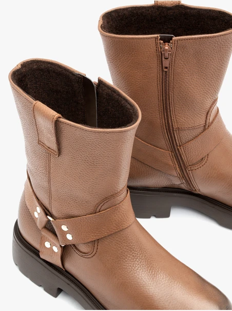 Biker-Stiefel mit Metallverzierungen