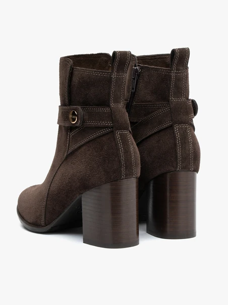 Braune Veloursstiefel mit Stilettoabsatz