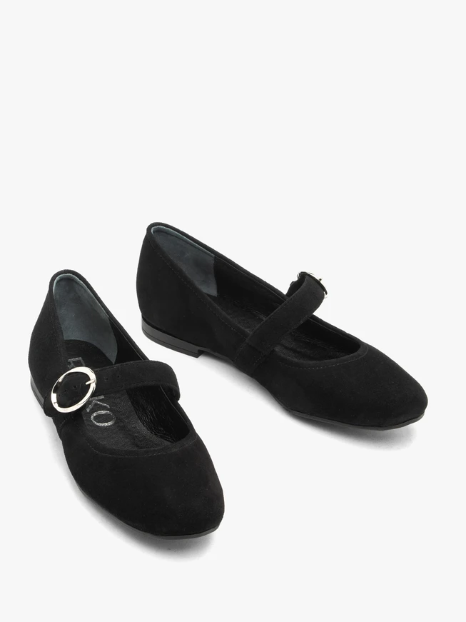 Schwarze Ballerinas aus Veloursleder mit großem Schnallenverschluss