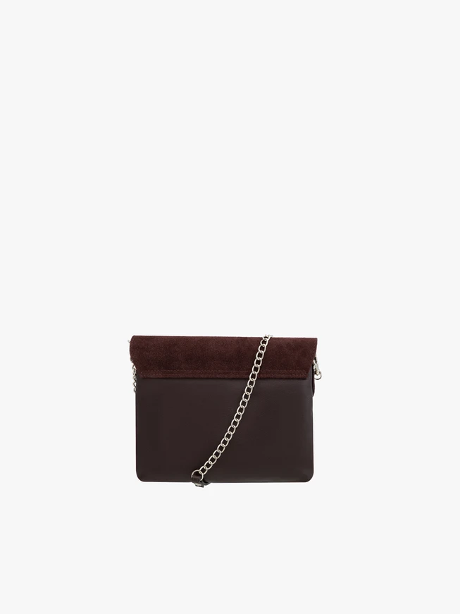 Kleine burgunderfarbene Clutch-Tasche an Kette