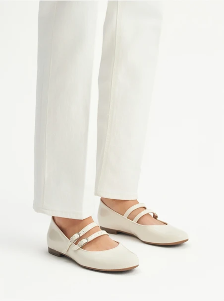 Patent ballerinas with two straps