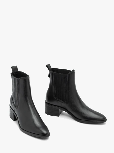 Schwarze Stiletto-Absätze aus Leder