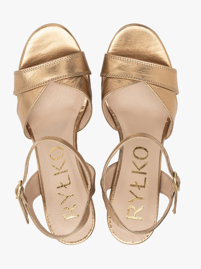 Goldene Sandalen mit klobigem Stilettoabsatz