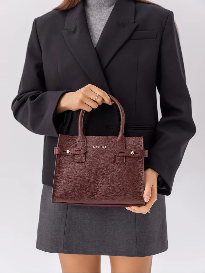Elegant burgundy box bag
