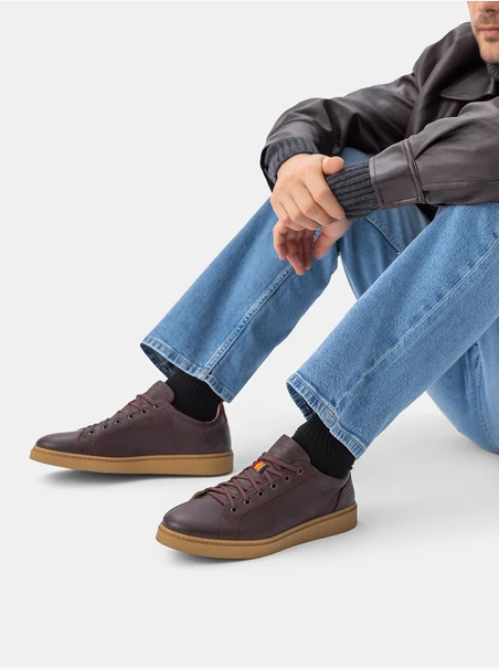 Kastanienbraune sportliche Schnürhalbschuhe für Männer