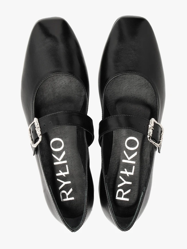 Schwarze Ballerinas mit Zierschnalle