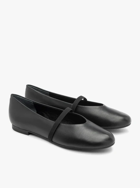 Black minimalist ballet flats with elastic