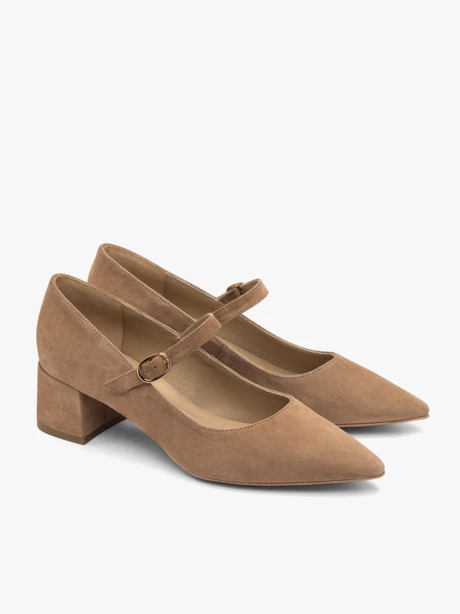 Light brown pumps
