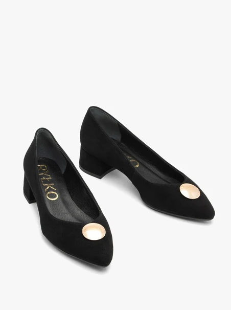 Schwarze Velours-Pumps mit Verzierung am unteren Schaft