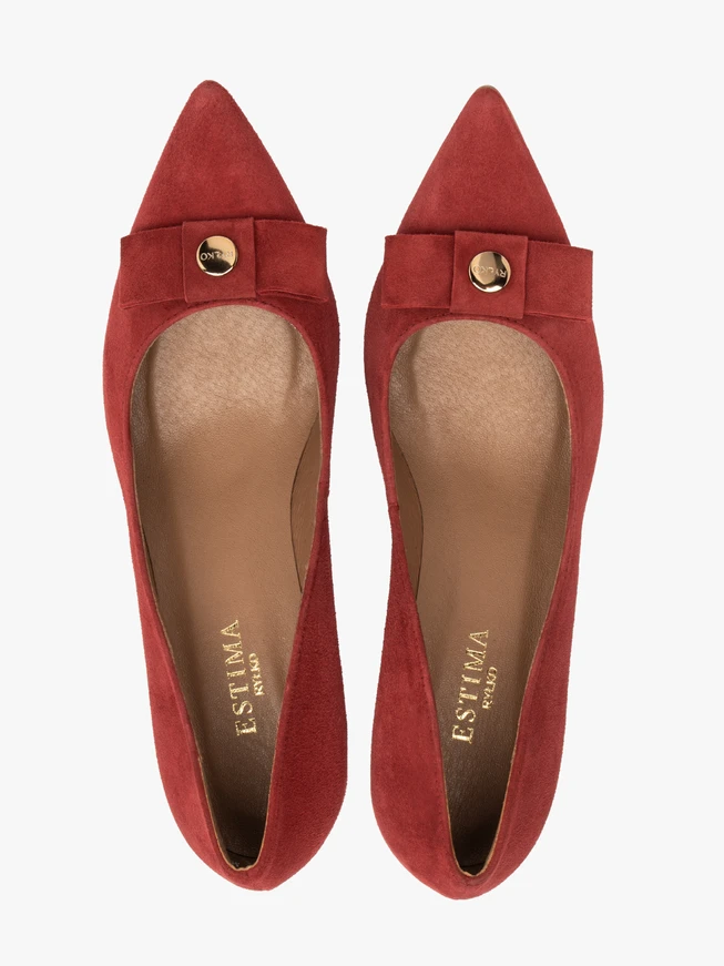 Rote Velours-Pumps mit Verzierung