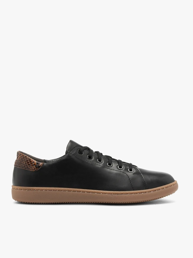 Schwarze Sportschuhe zum Schnüren