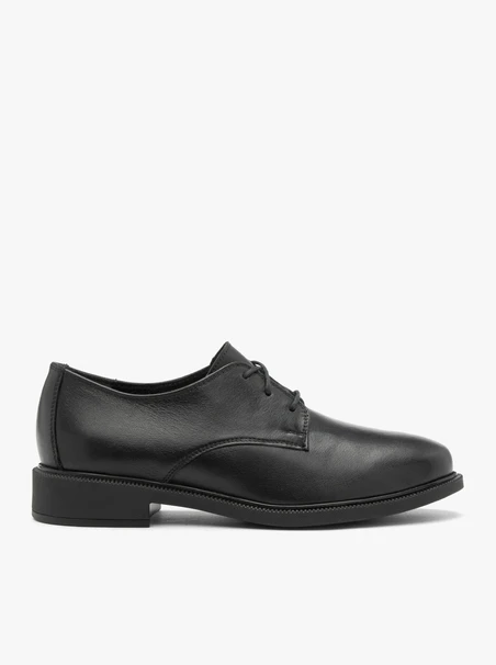 Klassische schwarze Halbschuhe