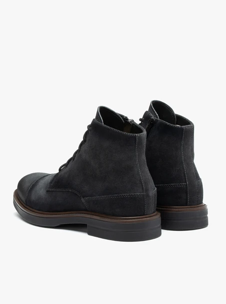 Graue Velourslederstiefel