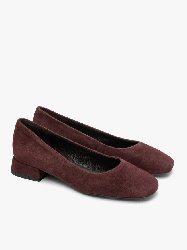 Kastanienbraune Velours-Pumps