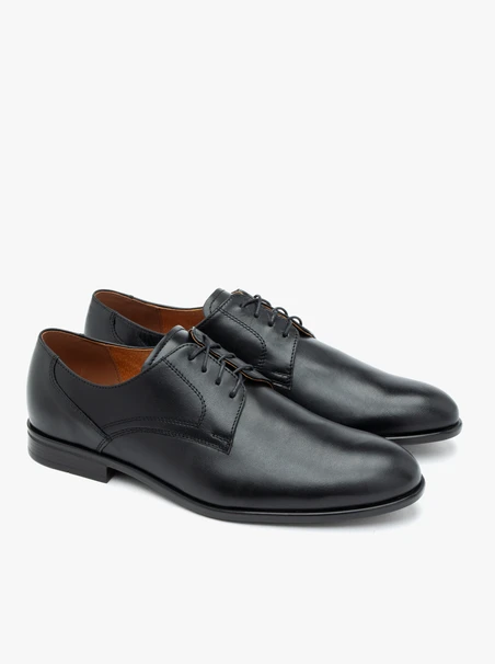 Schwarze Schnürhalbschuhe