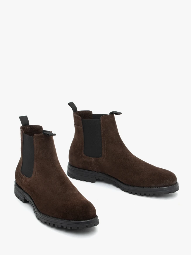 Dunkelbraune unisolierte Slingbacks