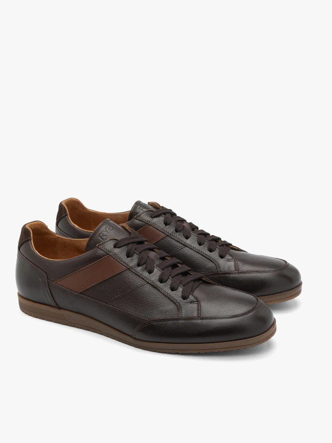 Braune Sporthalbschuhe