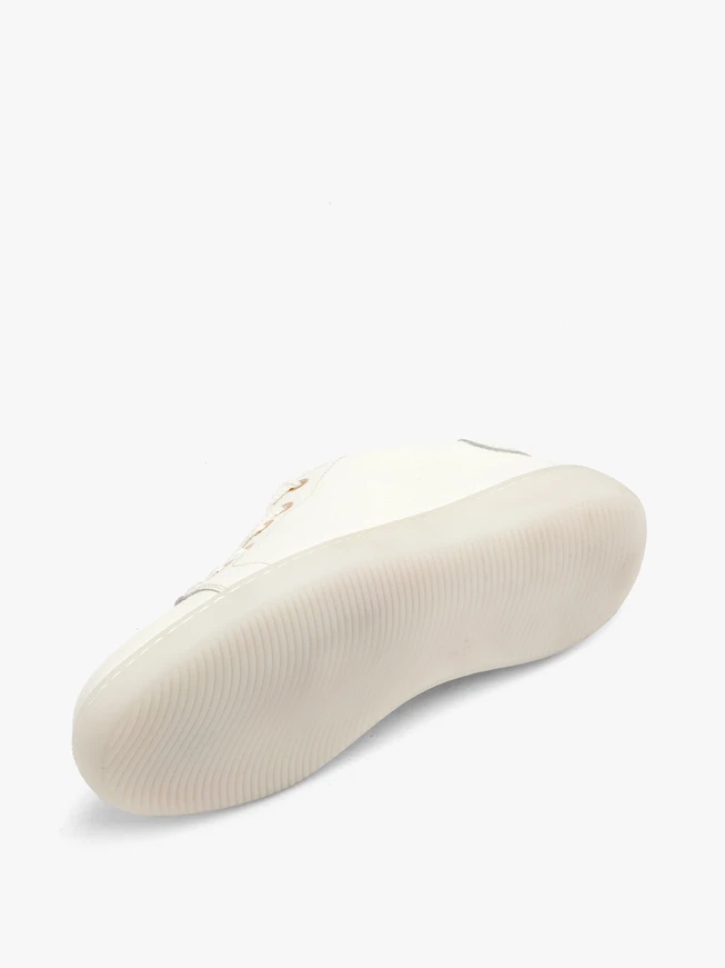 Cream sporty low-profile shoes