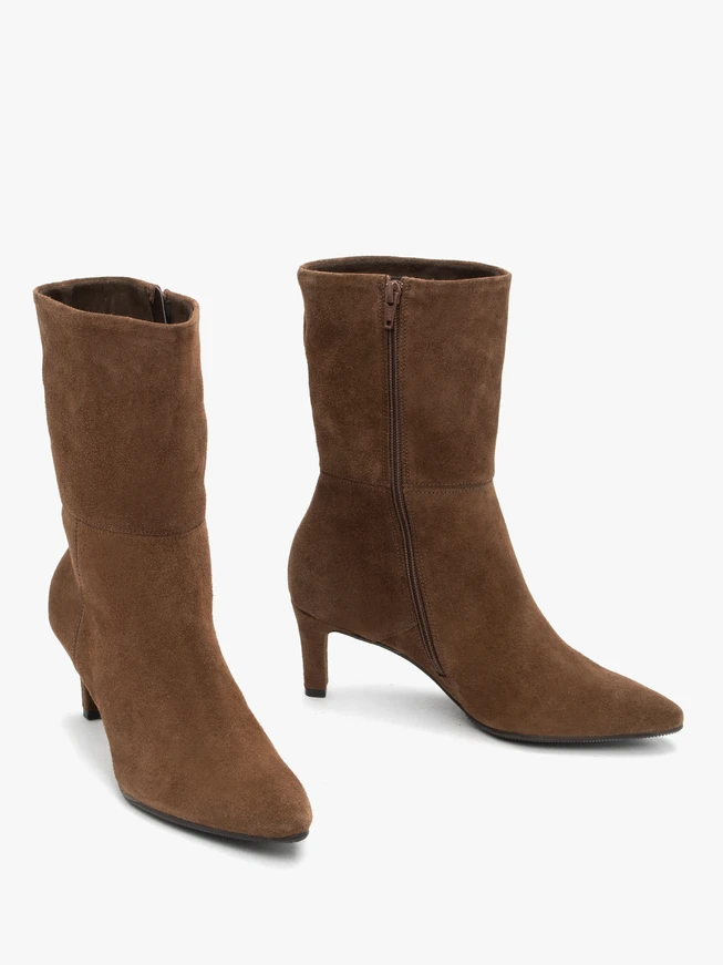 Braune höhere Velourslederstiefel