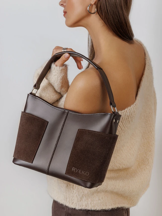 Mittlere Handtasche aus Leder in Schokolade
