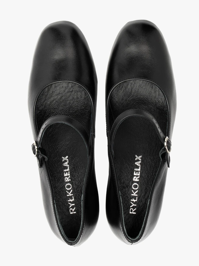 Black pumps with strap
