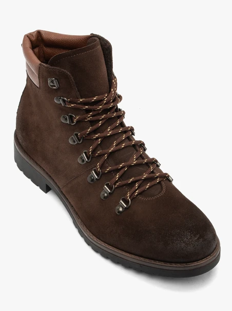 Braune Stiefel aus Leder und Velours