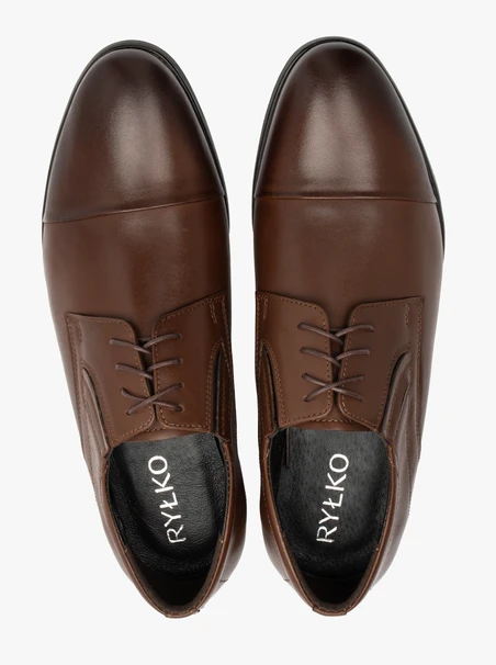 Men’s brown lace-up shoes