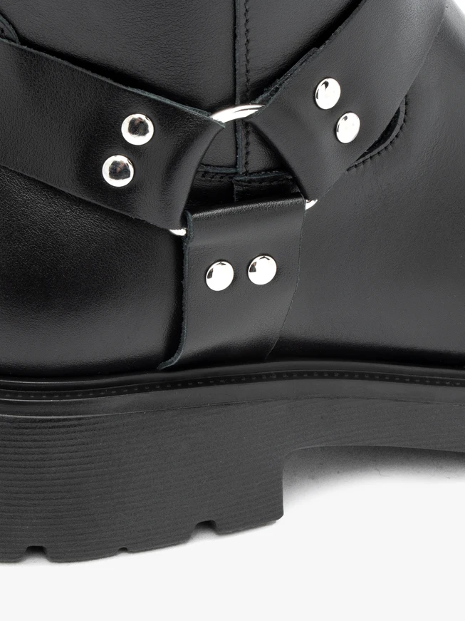 Biker-Stiefel mit Metallverzierungen