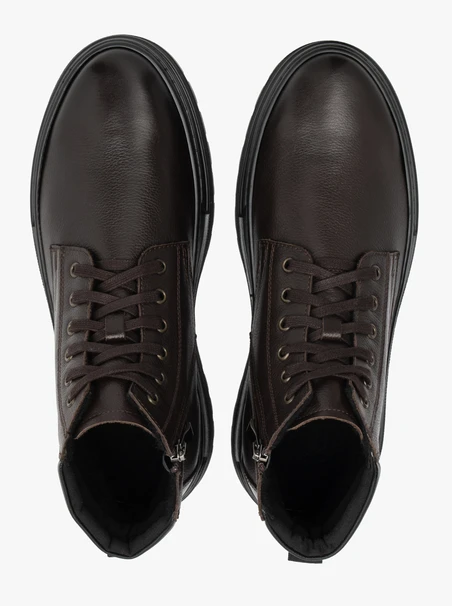Braune isolierte Lederstiefel