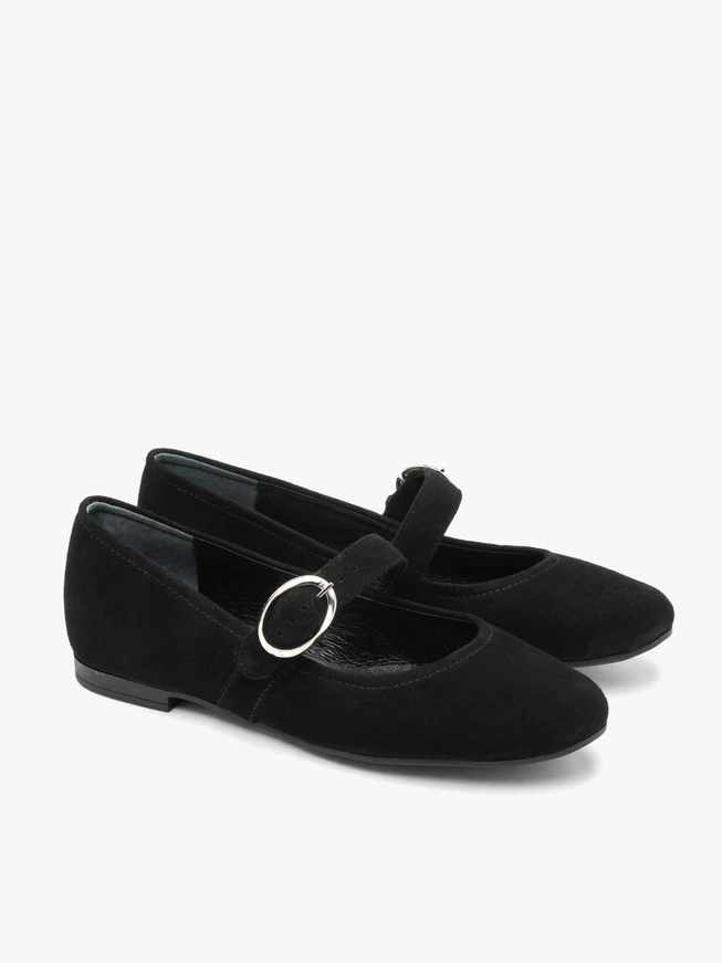 Schwarze Ballerinas aus Veloursleder mit großem Schnallenverschluss