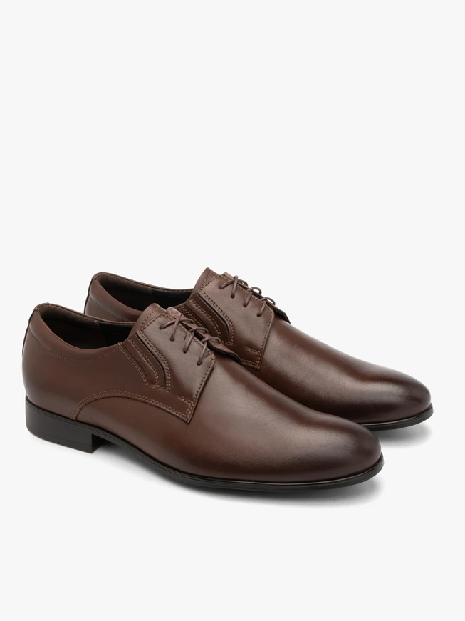 Men’s brown lace-up shoes
