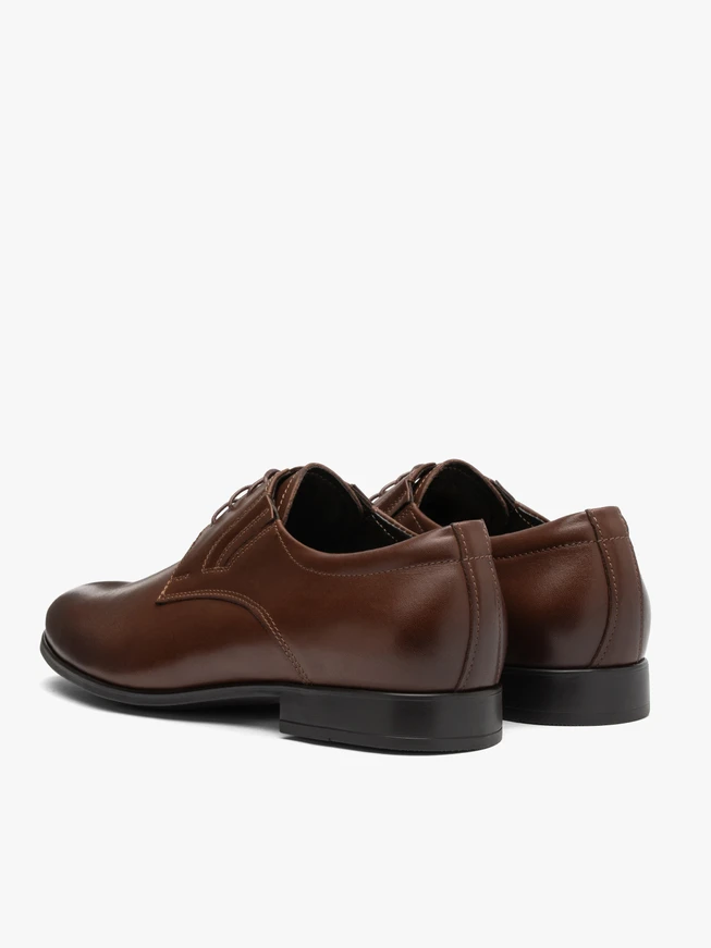 Men’s brown lace-up shoes