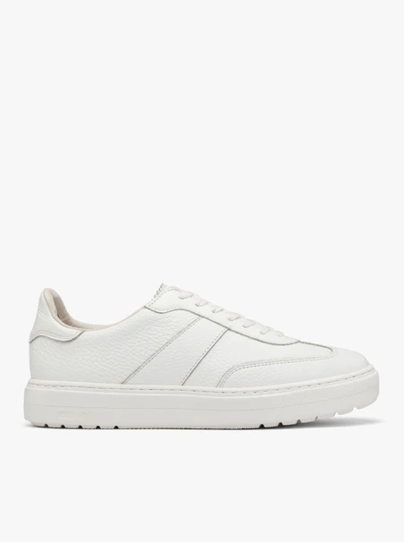 White sporty shoes with lightweight sole