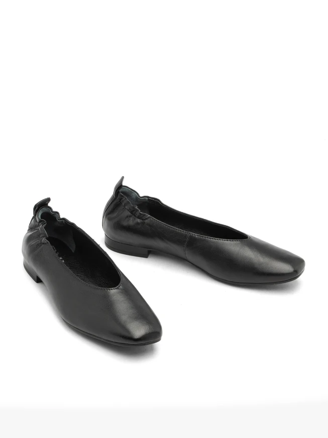 Schwarze Ballerinas mit quadratischer Zehe