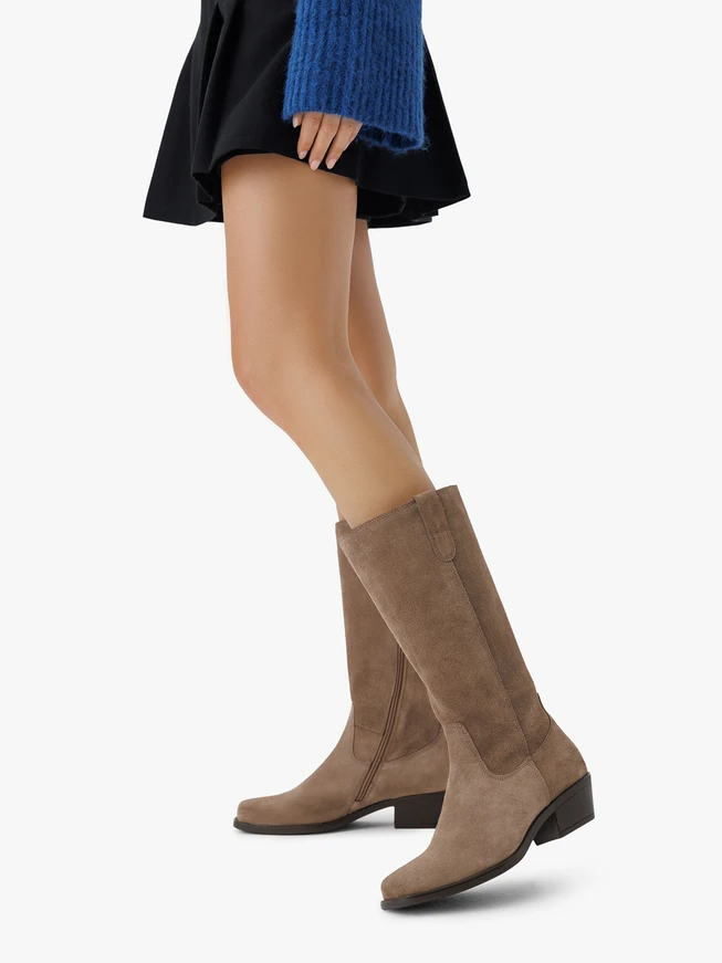 Stiefel aus grau-beigem Veloursleder