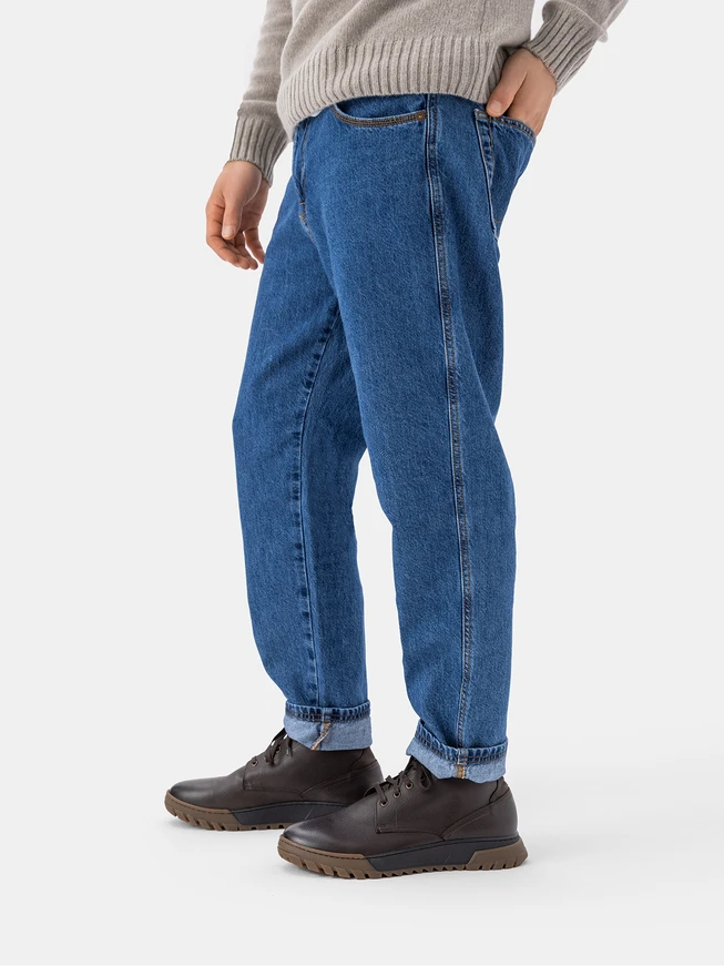 Braune Sportstiefel