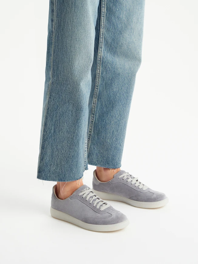 Blaue Veloursleder-Sporthalbschuhe