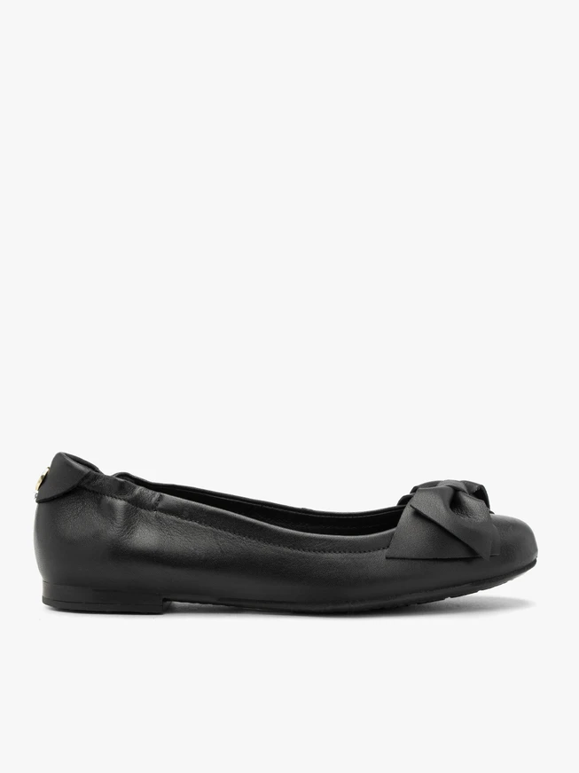 Black ballet flats