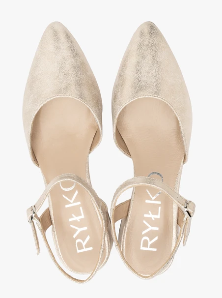 Platin-Pumps mit offenem Absatz