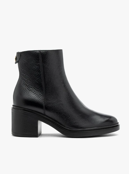 Schwarze klassische Stöckelschuhe