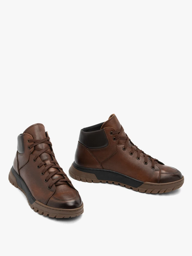 Braune Sportstiefel