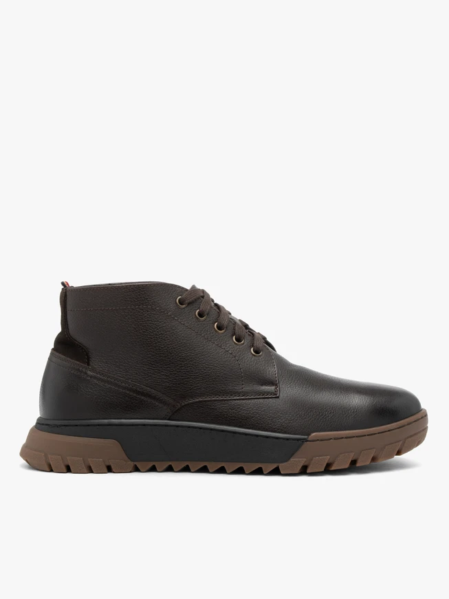 Braune Sportstiefel