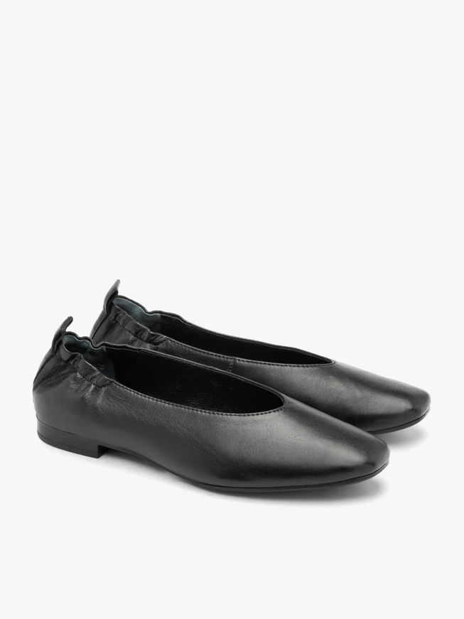 Schwarze Ballerinas mit quadratischer Zehe