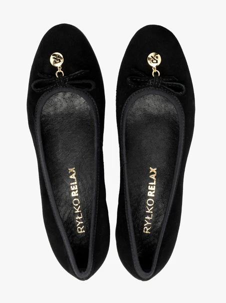 Pumps mit niedrigem Absatz aus Veloursleder