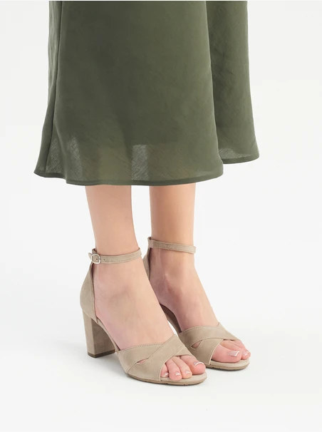 Beige Damen-Sandalen mit Absatz