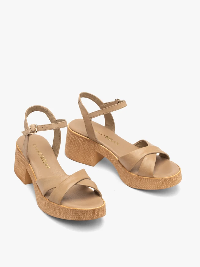 Beigefarbene Damen-Sandalen aus Vollnarbenleder