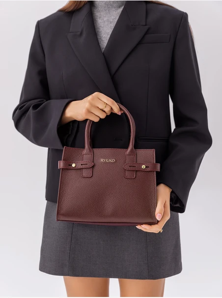 Elegant burgundy box bag