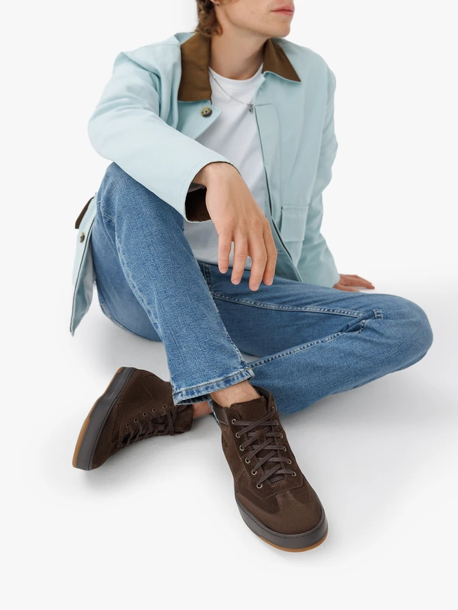 Dunkelbraune Sportstiefel