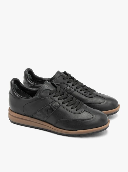 Black sporty lace-up shoes